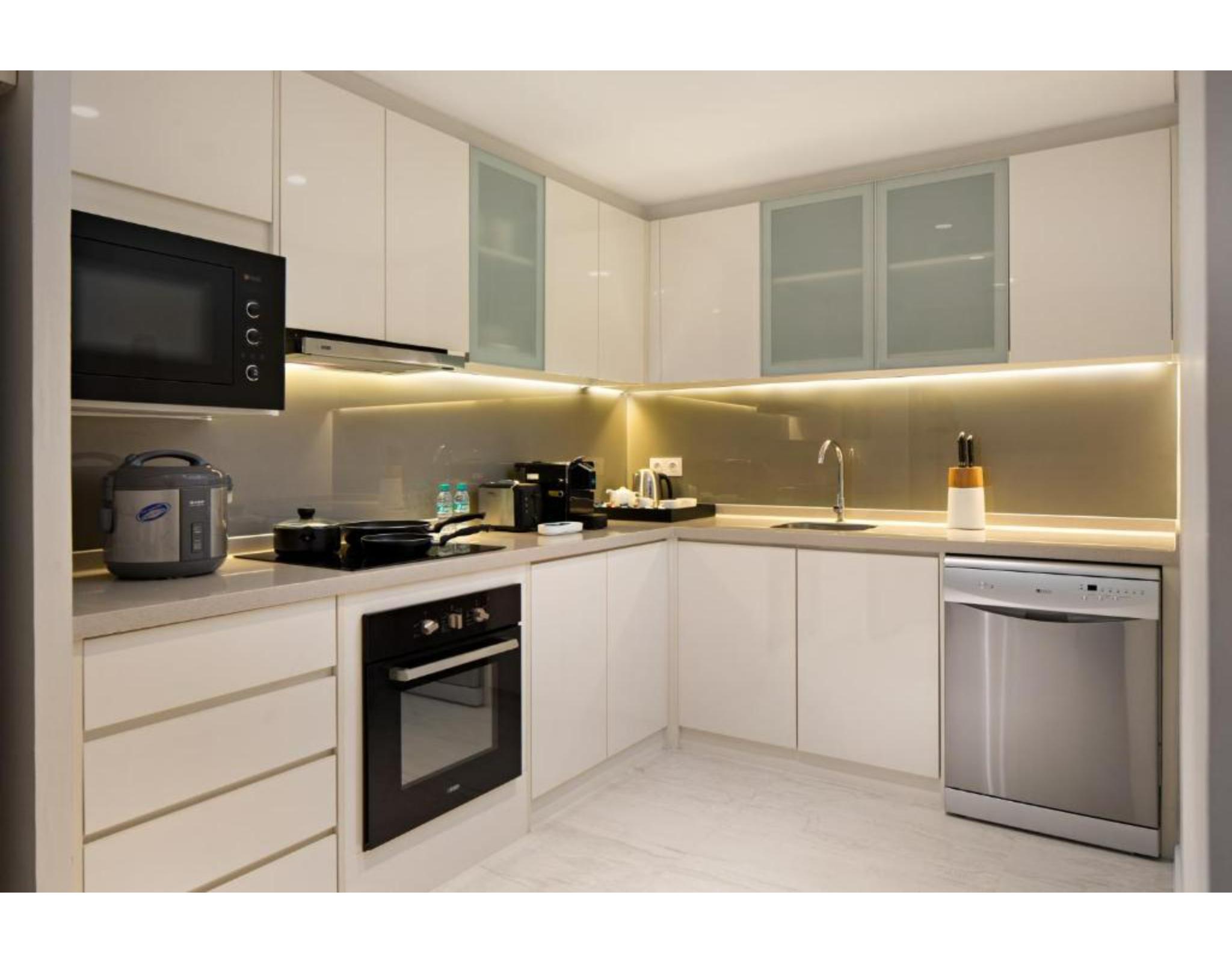 Oakwood Hotel & Residence Сурабая Екстериор снимка