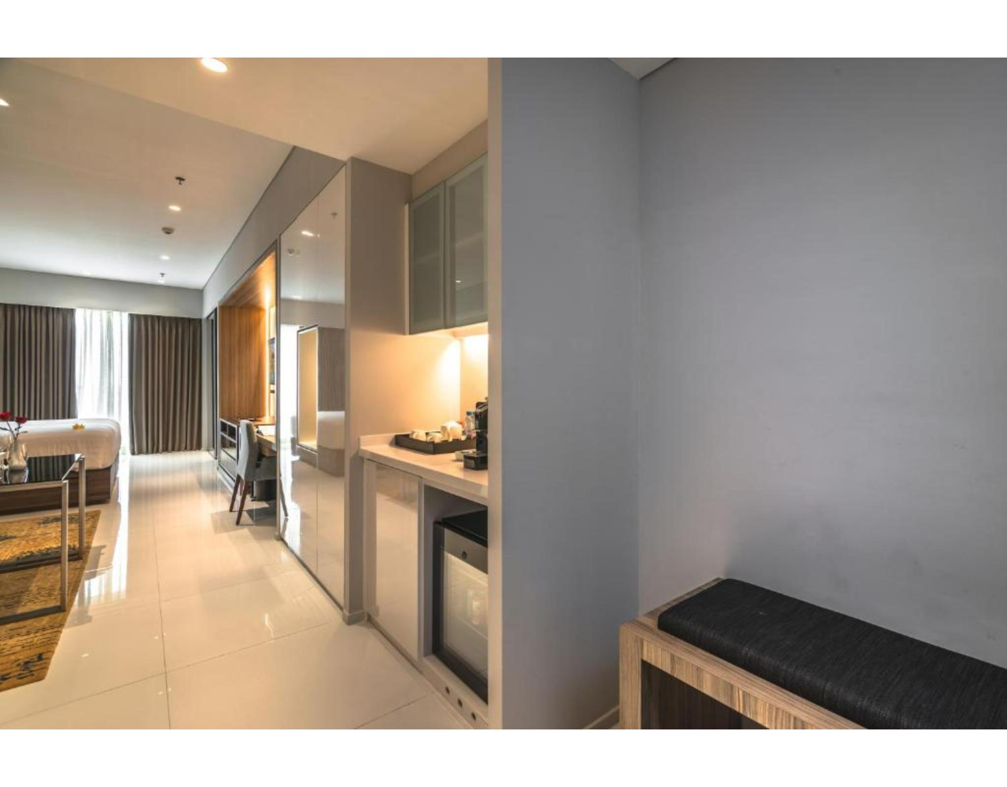 Oakwood Hotel & Residence Сурабая Екстериор снимка