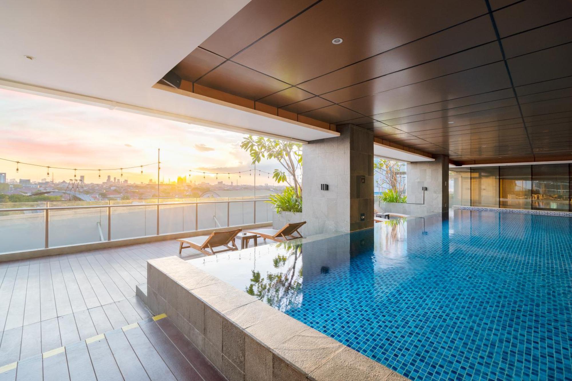 Oakwood Hotel & Residence Сурабая Екстериор снимка