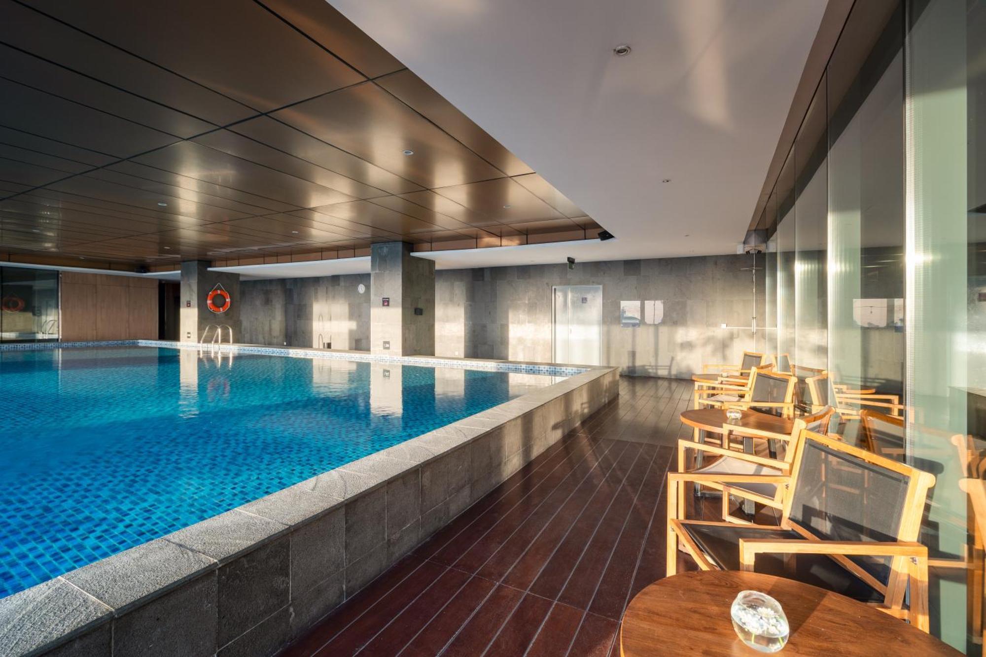 Oakwood Hotel & Residence Сурабая Екстериор снимка