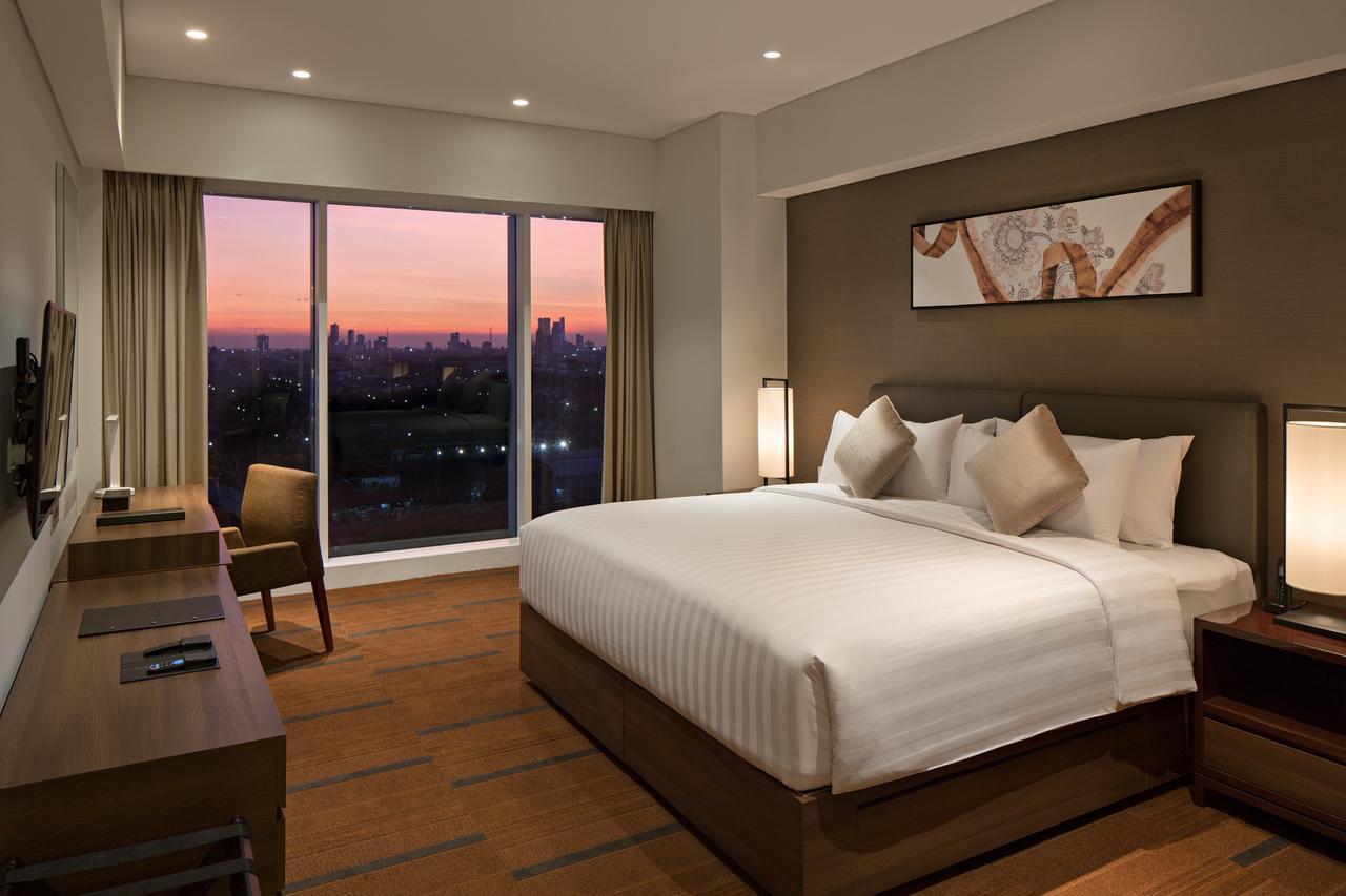 Oakwood Hotel & Residence Сурабая Екстериор снимка