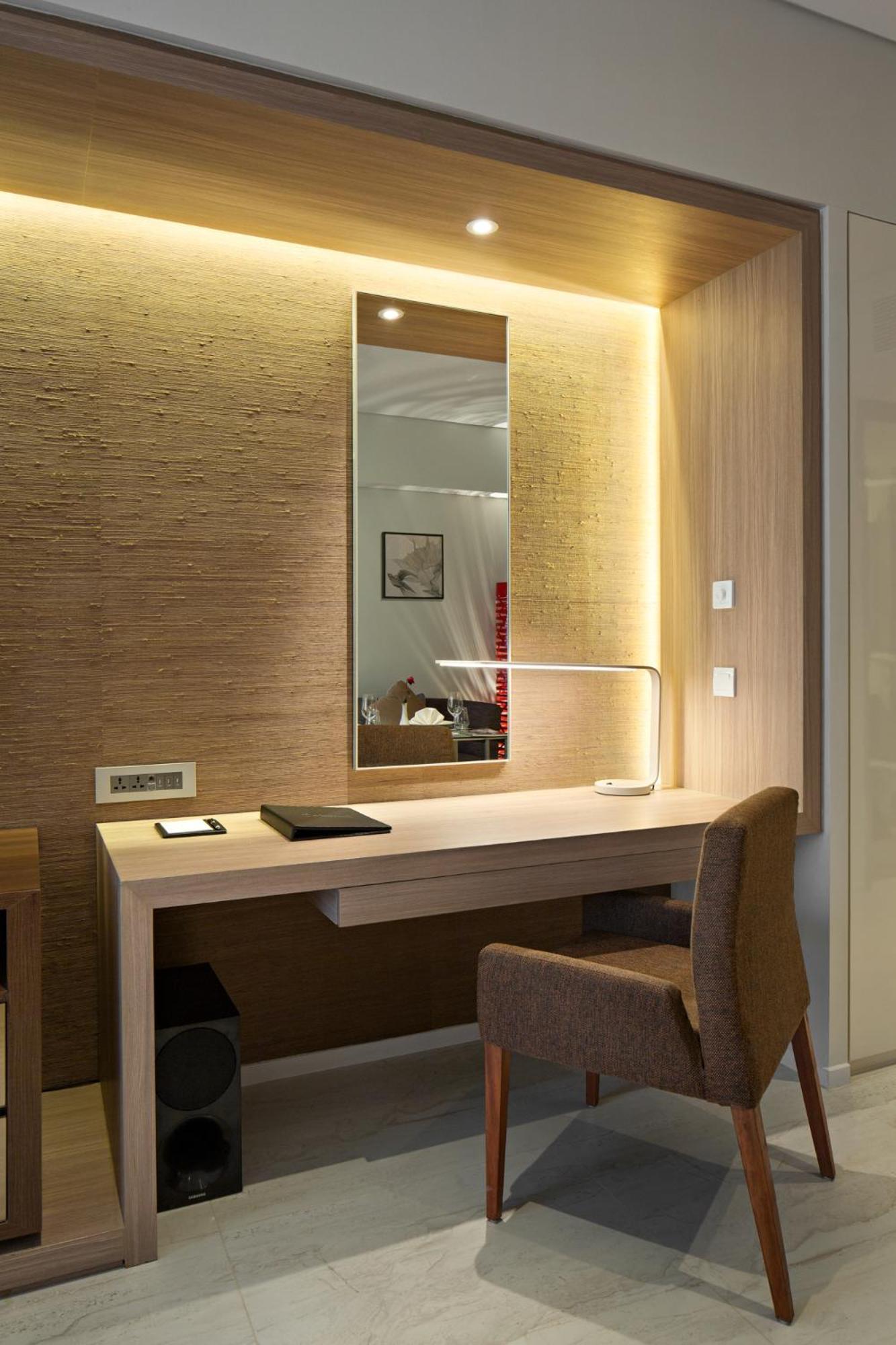 Oakwood Hotel & Residence Сурабая Екстериор снимка