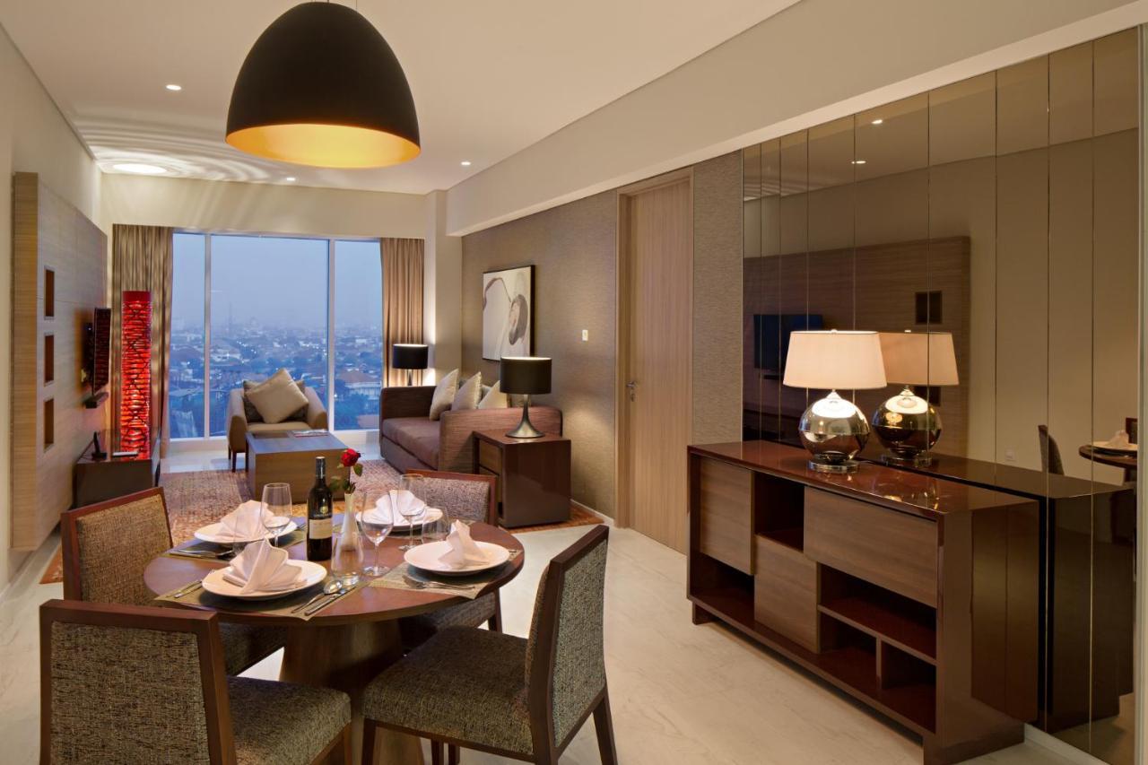 Oakwood Hotel & Residence Сурабая Екстериор снимка