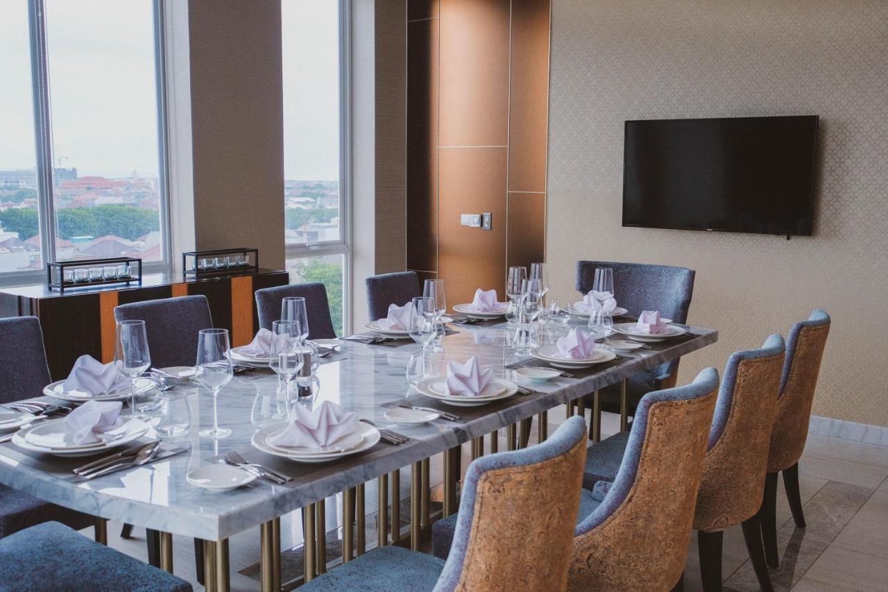 Oakwood Hotel & Residence Сурабая Екстериор снимка